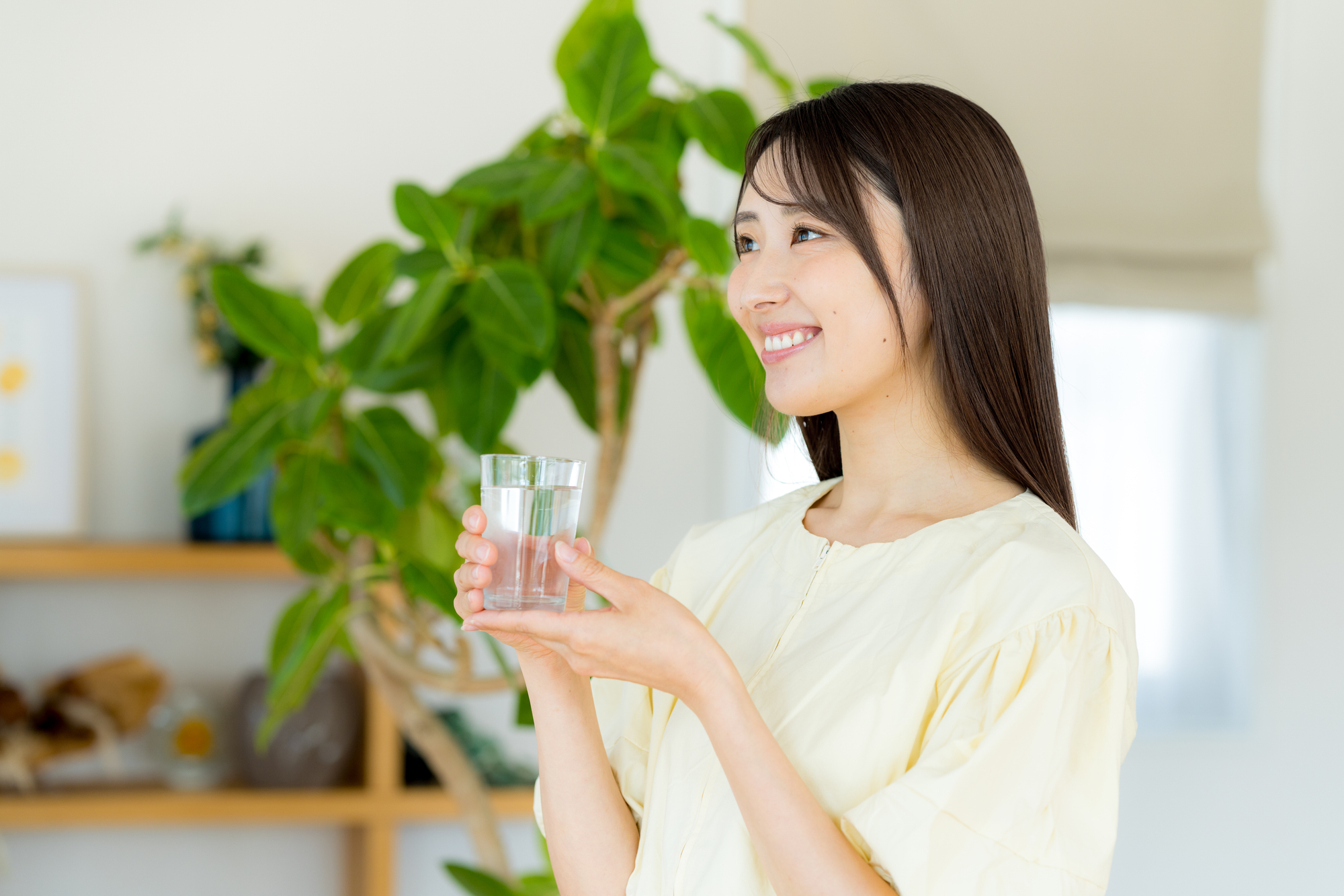 「冷たい飲み物ばかり飲んでいませんか？」胃腸に冷えがもたらす影響